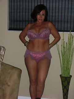 horney woman in Michigan City please call me